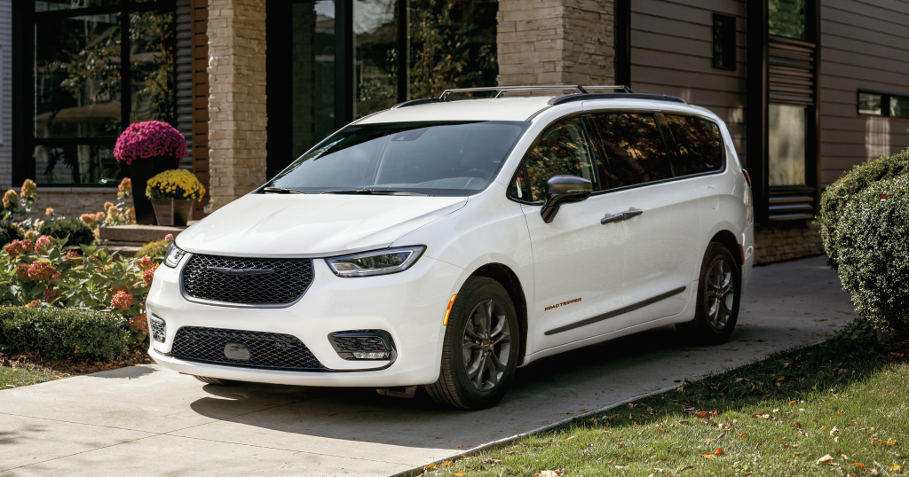 U.S. News & World Report Awards 2024 Best Minivan for Families to Chrysler Pacifica